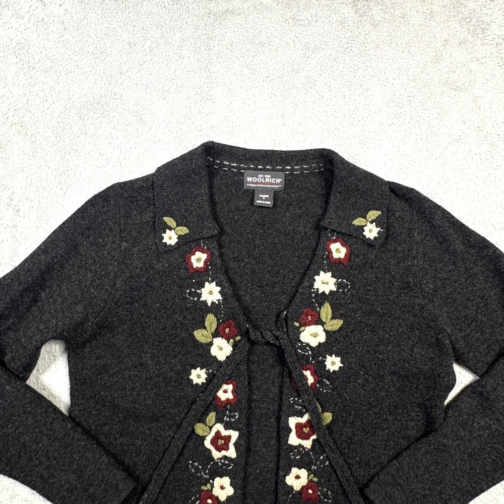 Woolrich Lambswool Floral Embroidered Cardigan Sweater Onyx Heather Gray Small - Picture 3 of 15